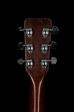 1967 Martin D18