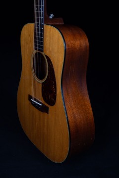 1967 Martin D18