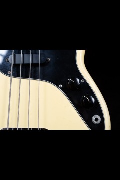 1976 FENDER Musicmaster Bass